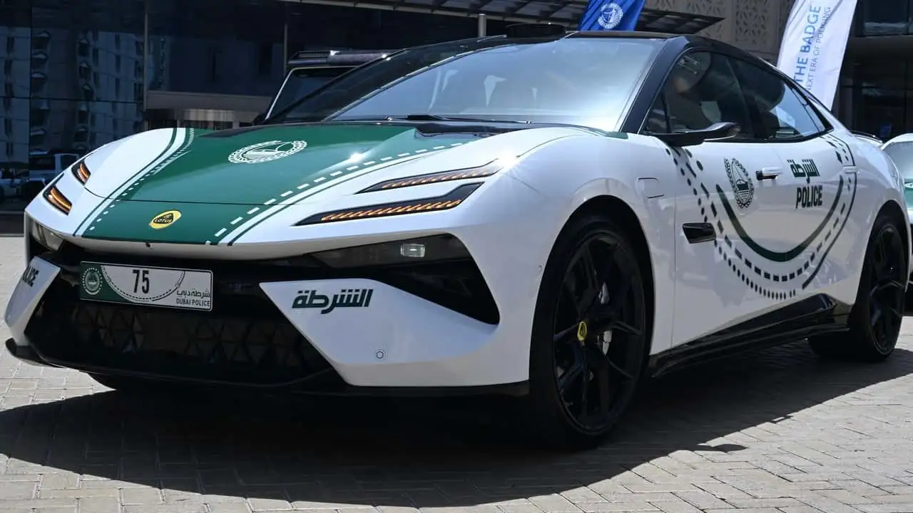 Lotus emeya S police de Dubaï